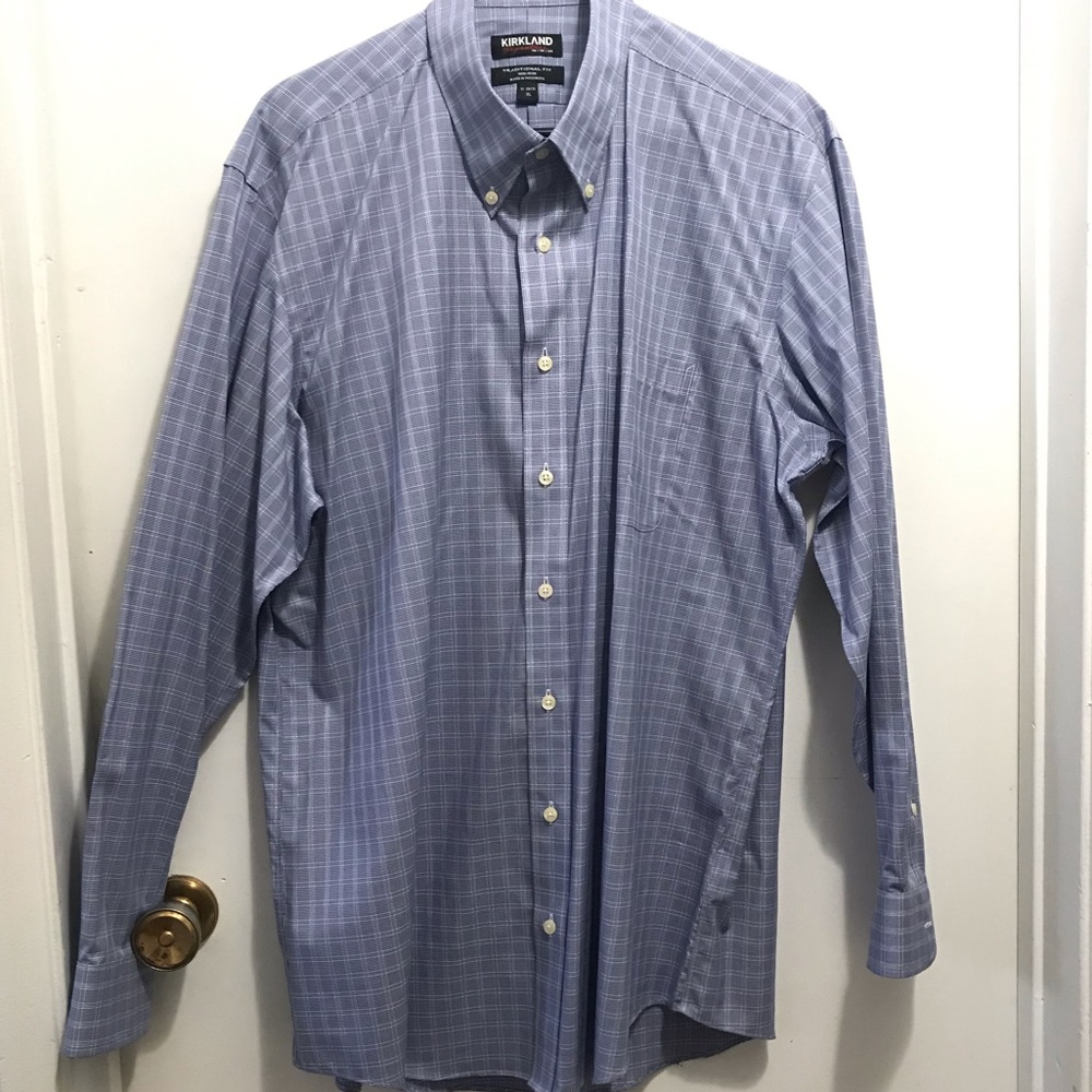 ⭐️Kirkland button down shirt⭐️